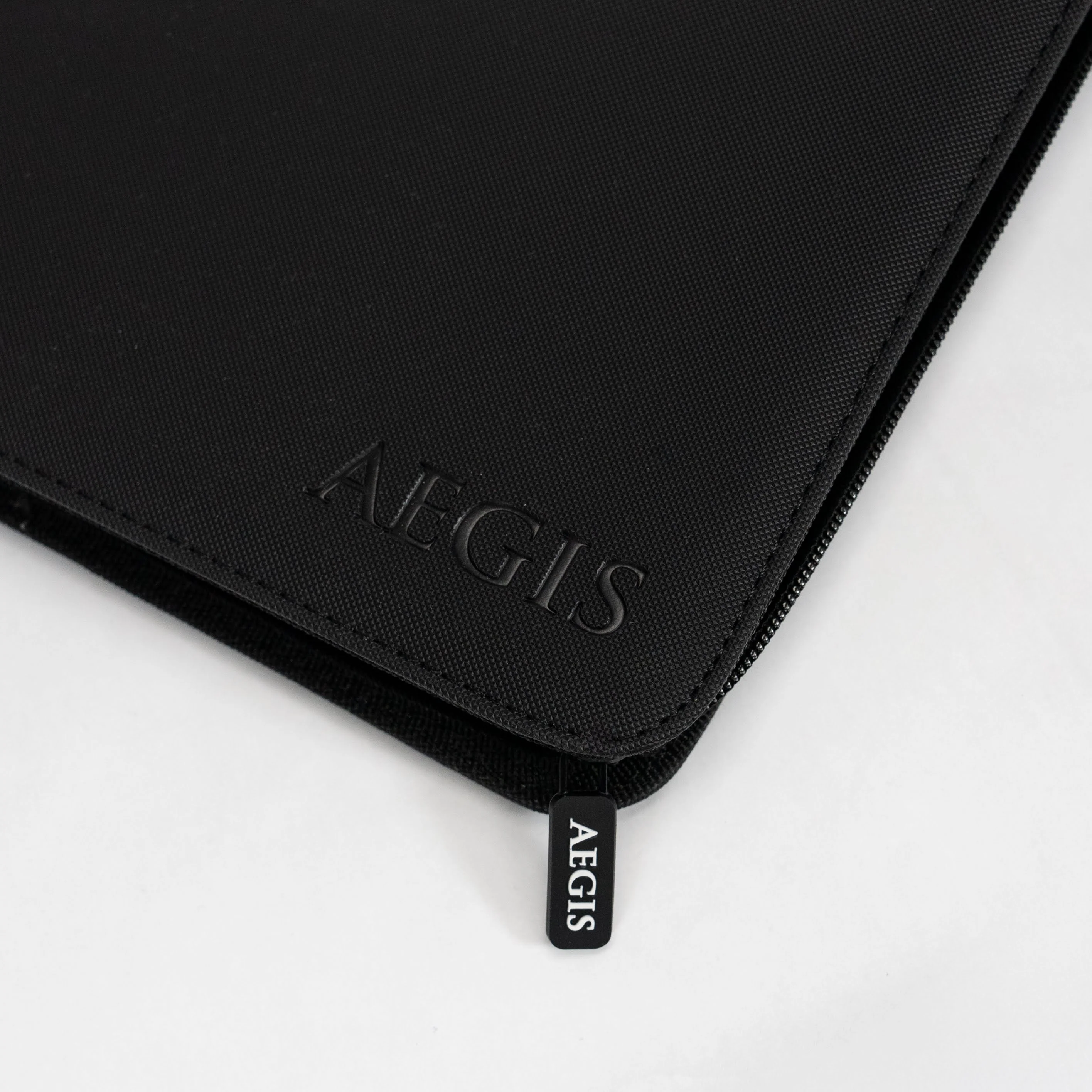 Aegis: 12-Pocket Diamond-Zip Binder (Black) - Image 3