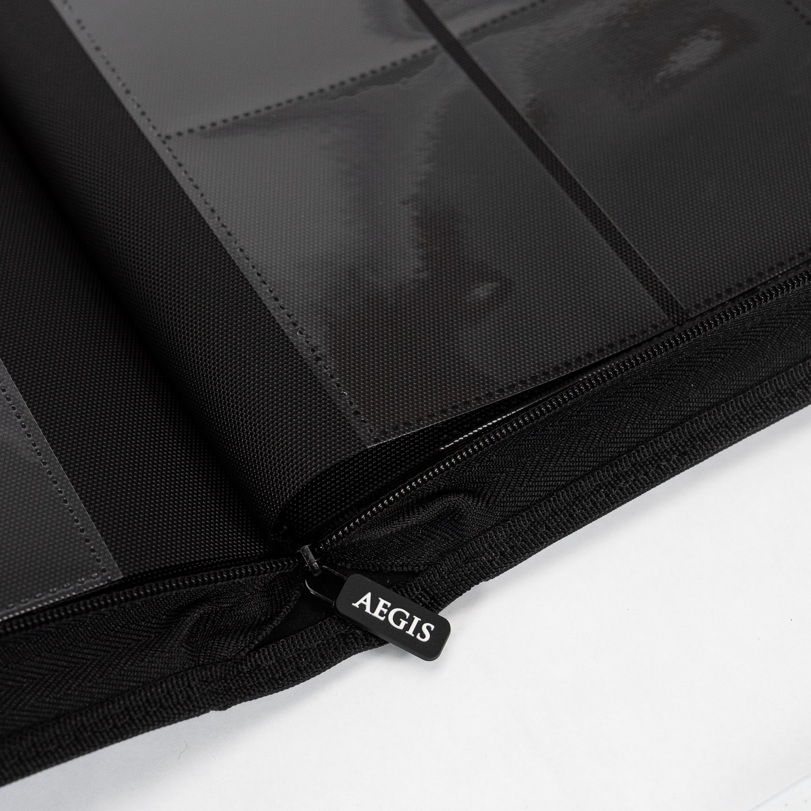 Aegis: 4-Pocket Diamond-Zip Toploader Binder (Black) - Image 4